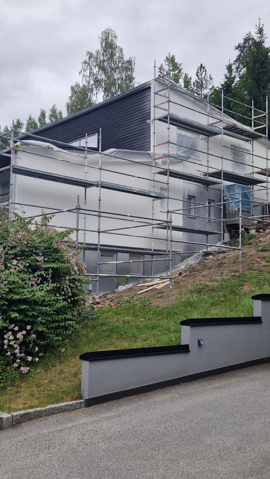 Stort fasadprojekt under arbete